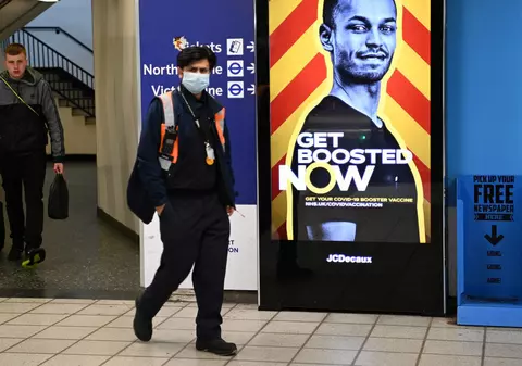 Se vorbește de a patra doză, șeful Vaccinării din UK avertizează: „Nu putem vaccina planeta la fiecare șase luni”