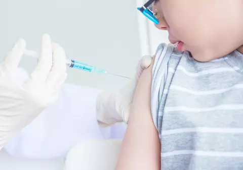 În România peste 3.000 de copii de 5-11 ani sunt programați la vaccinare. Cum merge imunizarea acestei categorii de vârstă în alte țări