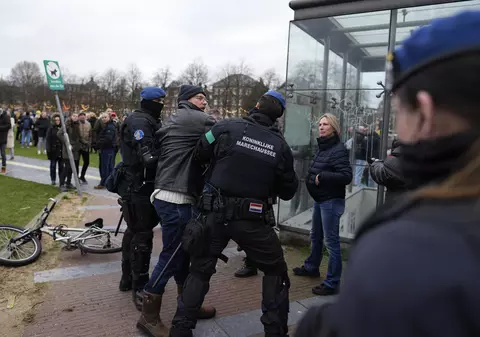 Ciolacu, după protestele violente față de restricții din Olanda: „Dacă guvernul nu va fi eficient, vom ajunge la așa ceva în România”