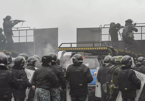 Președintele Kazahstanului a dat ordin să se tragă în oameni fără avertisment. NATO cere încetarea violențelor