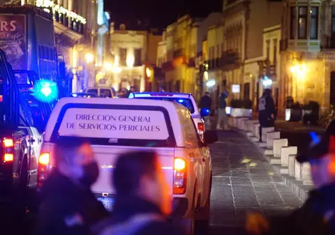 Zece cadavre, abandonate într-o mașină lăsată în fața biroului unui guvernator din Mexic