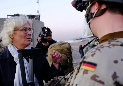 Germania va trimite Ucrainei un spital de campanie, dar exclude livrarea de armament. Cum își motivează Berlinul decizia