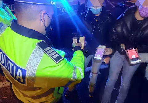 Petrecere cu 44 persoane, „spartă” de polițiștii din Oradea. Ce amenzi au primit participanții