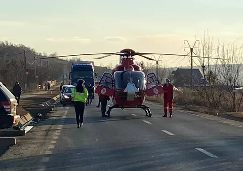 O fetiță de 7 ani din Vaslui, în stare critică după ce a fost lovită de o mașină în timp ce se plimba cu trotineta. Victima, preluată de elicopterul SMURD