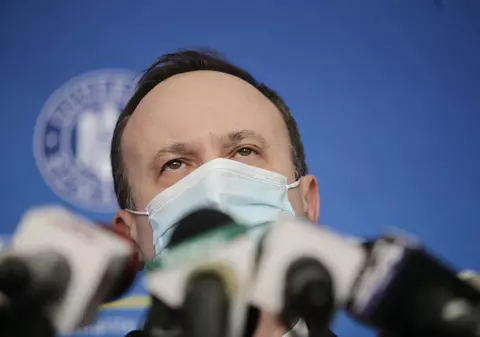 S-a răzgândit după două zile. Adrian Câciu renunță la suprataxarea celor cu mai multe locuințe și mașini