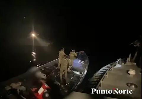 VIDEO | Barcă cu 3 tone de cocaină, abandonată de traficanți după ce au fost urmăriți cu elicopterul de Marina mexicană
