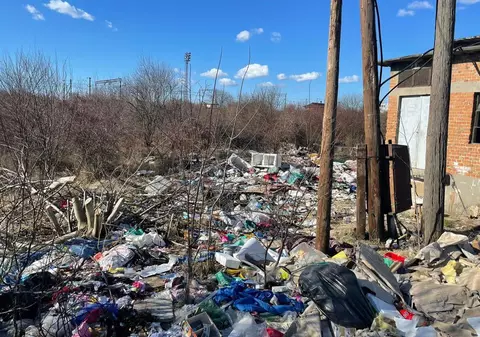 Mai multe zone unde erau arse ilegal cantități mari de deșeuri, descoperite la marginea Capitalei