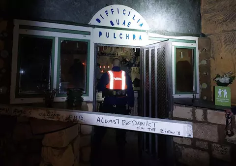 Poliția belgiană a găsit un loc secret pentru petreceri în pandemie: un bar improvizat într-o peșteră abandonată