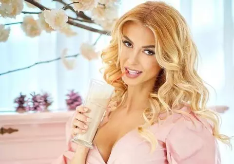 Andreea Bălan are picioarele pline de vânătăi: „Se acoperă cu fond de ten”. Anunțul făcut de artistă