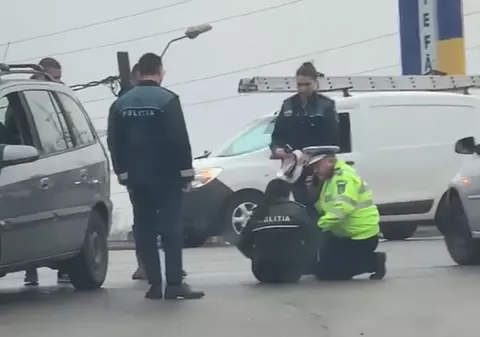 O polițistă care dirija circulația a fost lovită de o mașină, la intrarea în Pitești