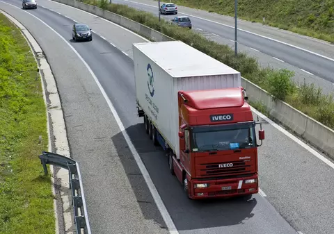 Ce salarii se plătesc în transporturi. Șoferii de TIR pot primi până la 3.000 de euro pe lună