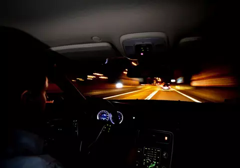 Condusul pe timp de noapte - 10 sfaturi despre cum să conduci în siguranță noaptea