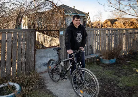 Viața de dincolo de război. Un copil din Deltă nu ştie pe nimeni din satul lui care să fi intrat la liceu, dar asta nu-l împiedică să încerce