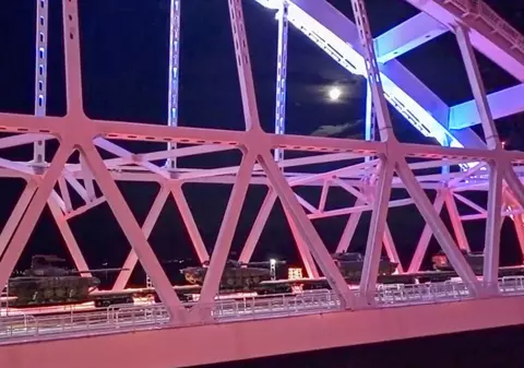 Rusia anunță că a retras tancuri și echipament militar din Peninsula Crimeea