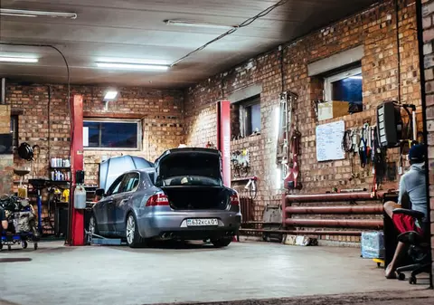 Tipuri de elevatoare auto și cum îl alegi pe cel potrivit pentru tine