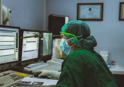 5 calități de care ai nevoie ca să fii un asistent dentar de succes