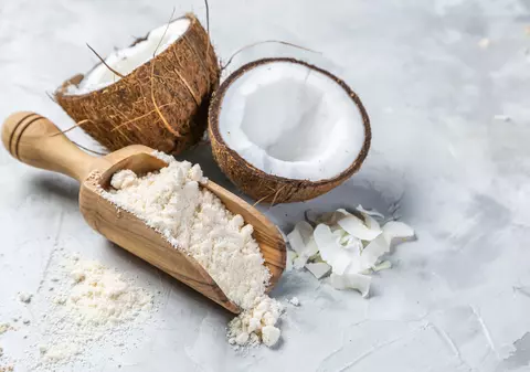 Făina de cocos - ce beneficii are și cum o folosești în rețete