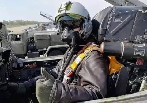 „Fantoma din Kiev”, legenda urbană a pilotului care a doborât 6 avioane rusești și însuflețește lupta ucrainenilor