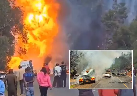 VIDEO | Flăcări până la cer pe șosea, o remorcă cu butelii a explodat, patru mașini care circulau pe lângă ea s-au făcut scrum, lângă Nairobi