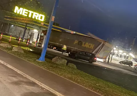 Șofer român de TIR, bun de plată: 85.000 €. A distrus și camionul, și benzinăria, în Germania