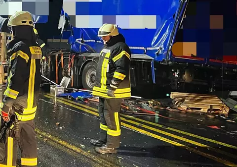 Un camionagiu român a mai condus 44 km nepăsător, după ce un șofer a intrat din spate în el și a murit, în Germania