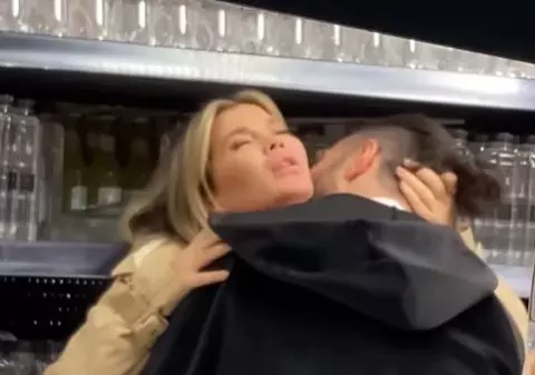 Gina Pistol și Smiley au fost filmați în ipostaze intime printre rafturi, într-un supermarket: „Ne cam ia valul”