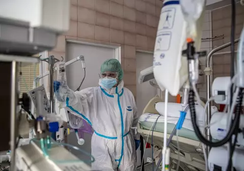 Primul refugiat din Ucraina internat cu COVID la Iași. Un bărbat de 33 de ani, care a stat o zi într-un centru de refugiați