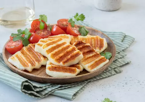 Halloumi - ce este, cum arată și cum se folosește în rețete