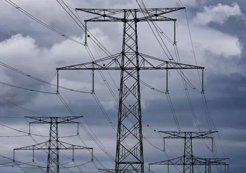 Furnizorii de energie electrică și gaze naturale, amendați din nou de ANRE cu 2,63 milioane de lei