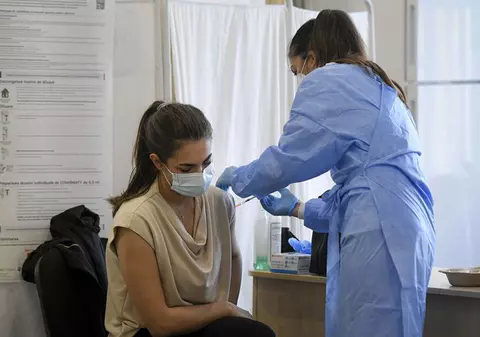 Peste 6.000 de români s-au vaccinat anti-COVID-19 în ultimele 24 de ore. Doar 970 au fost imunizați cu prima doză