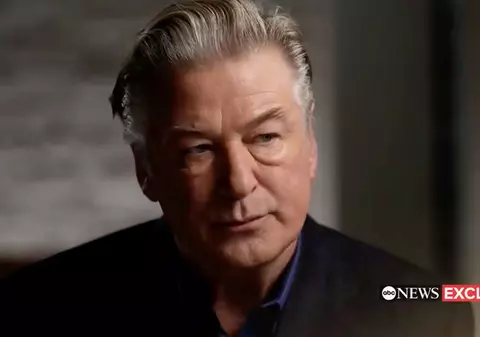 Alec Baldwin a revenit pe platourile de filmare. „Mergi la muncă și încerci să uiți ceea ce trebuie să uiți”
