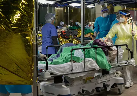 Hong Kong cere medici din China, din cauza numărului foarte mare de pacienți COVID internați în spital