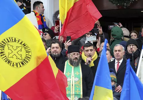 Altfel despre AUR. Sau ce se întâmplă când explodează facturile, demonizezi ani în șir stânga și presari niște BOR de tip vechi