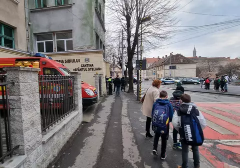 Incendiu la cantina unui liceu din Sibiu. Mai multe persoane s-au autoevacuat