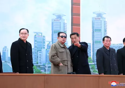 Proiect rezidențial de amploare în Coreea de Nord. Șantierul pe care se vor ridica blocuri cu zeci de etaje, vizitat de Kim Jong-un