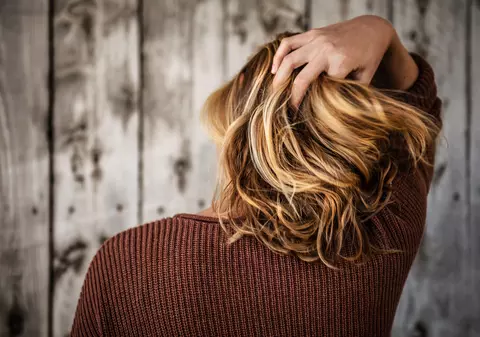 Rutina de îngrijire a părului: ce este, tipuri de tratament și produse
