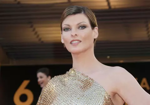 Linda Evangelista a pozat pentru prima oară după ce a fost „deformată permanent” de o procedură estetică