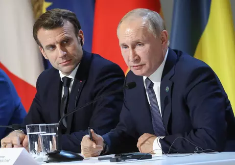 Misiunea riscantă a lui Macron la Moscova: liderul francez promite o soluție la criză, dar sugerează că Putin trebuie să primească concesii