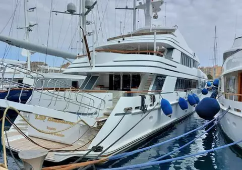 Un marinar ucrainean a scufundat parțial, în Spania, iahtul de lux al unui milionar rus care produce arme pentru trupele lui Putin