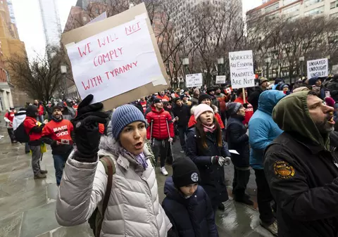 Aproape 3.000 de angajaţi ai municipalității New York vor fi concediați pentru că nu s-au vaccinat anti-COVID