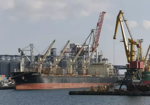 O navă a Turciei, lovită de o bombă în largul coastei orașului ucrainean Odesa, anunță Ankara