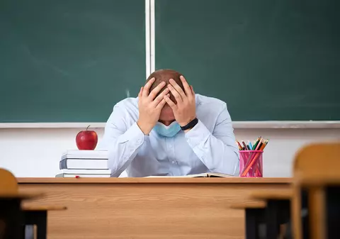 Este sigur pentru elevi ca un profesor care i-a agresat să revină la catedră? Psiholog: „Schimbarea unui om poate dura ani”