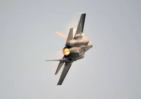 Două avioane militare F-35 ale armatei SUA au ajuns în România. Vor participa la misiuni şi antrenamente cu Forţele Aeriene Române