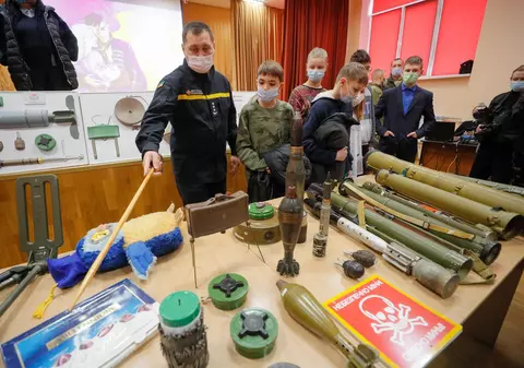 Deutsche Welle: Școlile din Ucraina îi pregătesc pe elevi pentru un posibil atac rusesc