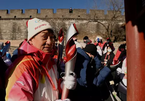 Jackie Chan a purtat torța olimpică pe Marele Zid Chinezesc. „Sunt mândru să port flacăra pentru a doua oară”