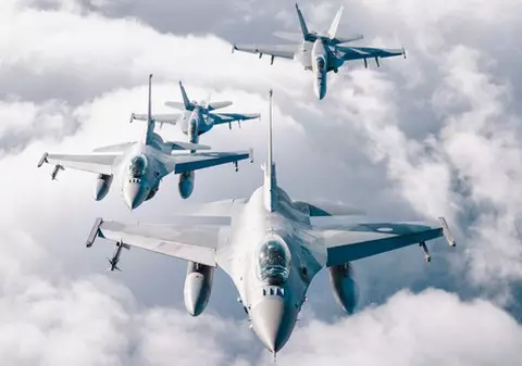 Patru avioane americane de luptă, trimise în România pentru zboruri de antrenament