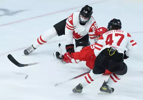 Hochei cu mască sanitară pe față, între canadience și rusoaice, la Olimpiadă. De ce s-a luat această măsură