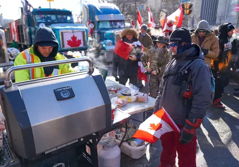 Tabere cu saună și locuri pentru luat masa. Capitala Canadei, transformată de camionagiii care protestează față de vaccinare