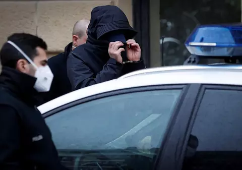 Un român intra noaptea peste fiicele și surorile cunoscuților și le batjocorea, în Spania: „Fetele au zis că era o fantomă”