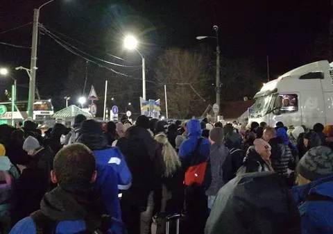 Români blocaţi în Vama Siret, partea ucraineană: „Răbdăm de foame, de frig”. Premierul Ciucă: Situația s-a rezolvat
